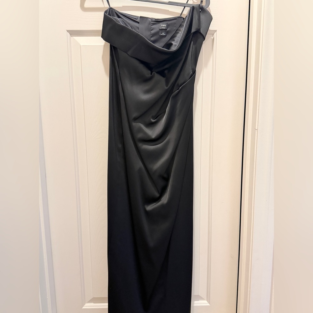 NWOT. Aritzia Ten Black Strapless Draped Evening Gown. Size 10.